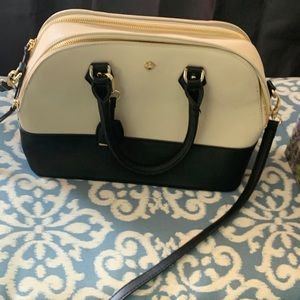 EUC Crown and Ivy vintage white and black hand bag
